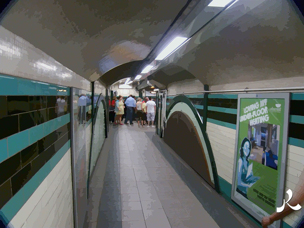 un couloir de métro londonien