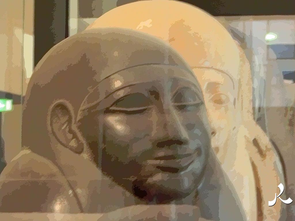 sarcophages parisiens souriant